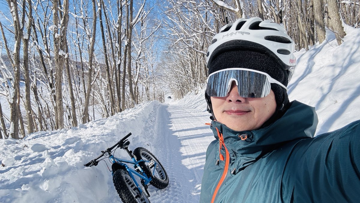 領隊在雪地林道騎乘雪地車